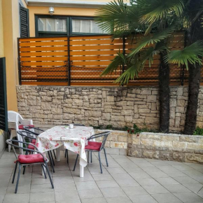 Гостиница Holiday House Sara  Опатия